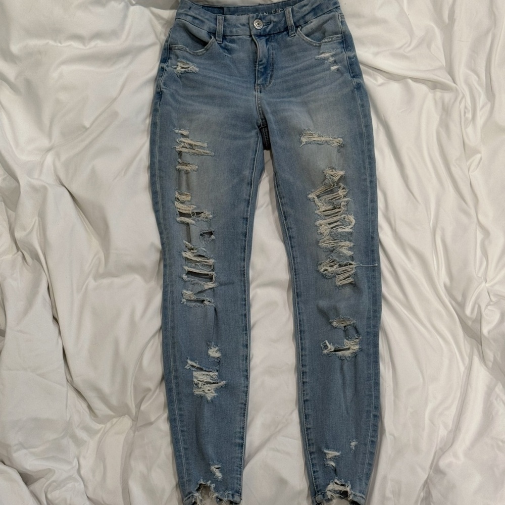 American Eagle The Dream Jean 👖-- Distressed Light Washed Blue Jeans